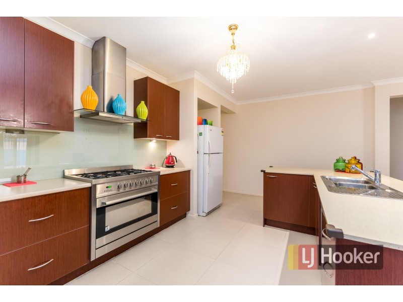 3 Foxhound Grove, Cranbourne East VIC 3977