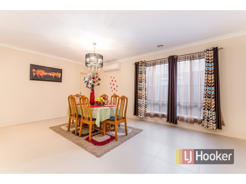 3 Foxhound Grove, Cranbourne East VIC 3977