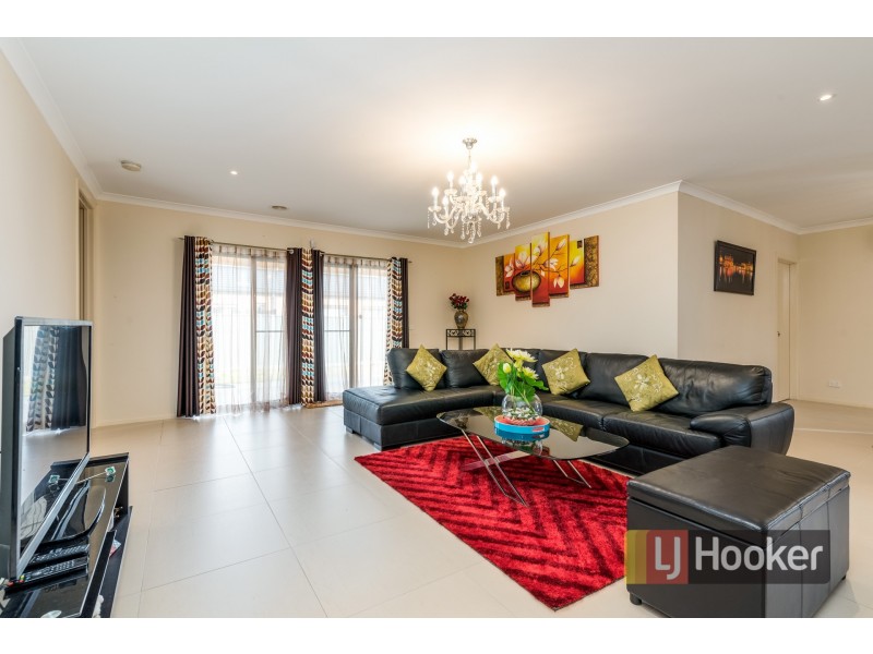 3 Foxhound Grove, Cranbourne East VIC 3977