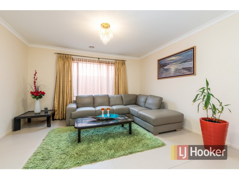 3 Foxhound Grove, Cranbourne East VIC 3977