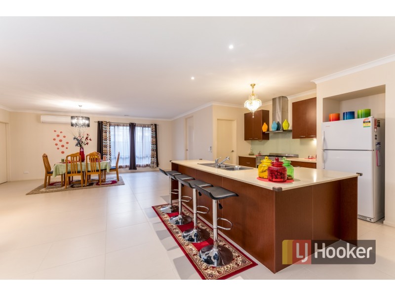 3 Foxhound Grove, Cranbourne East VIC 3977