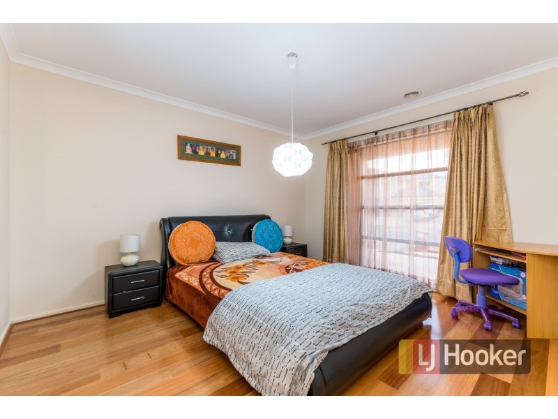 3 Foxhound Grove, Cranbourne East VIC 3977