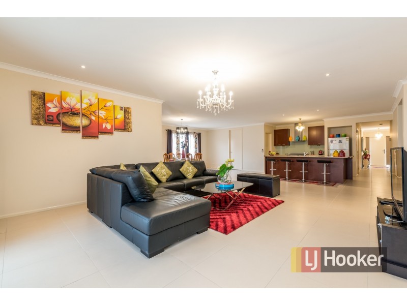 3 Foxhound Grove, Cranbourne East VIC 3977