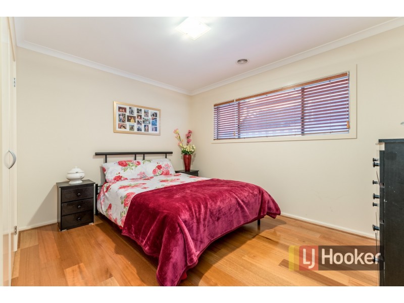 3 Foxhound Grove, Cranbourne East VIC 3977