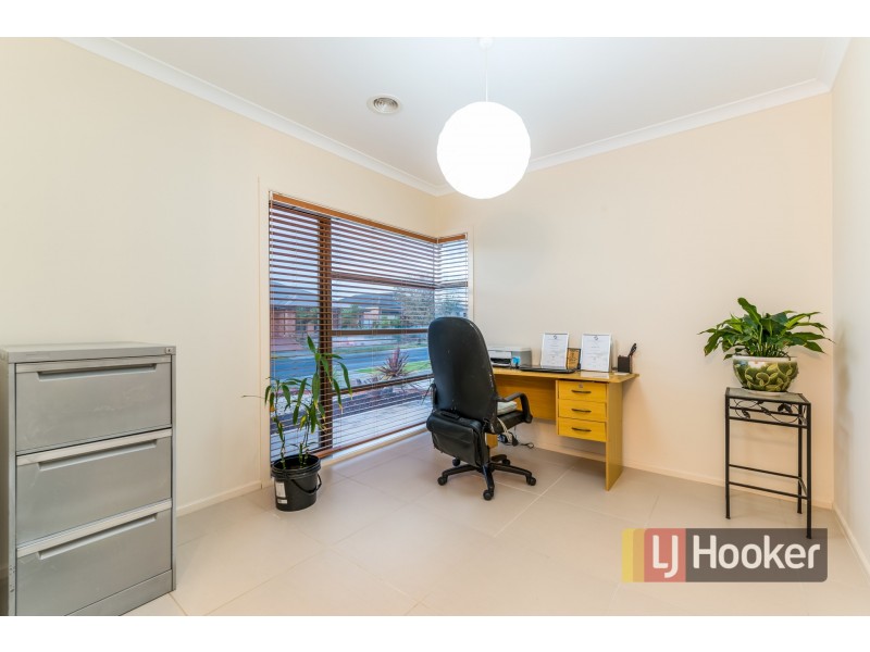 3 Foxhound Grove, Cranbourne East VIC 3977