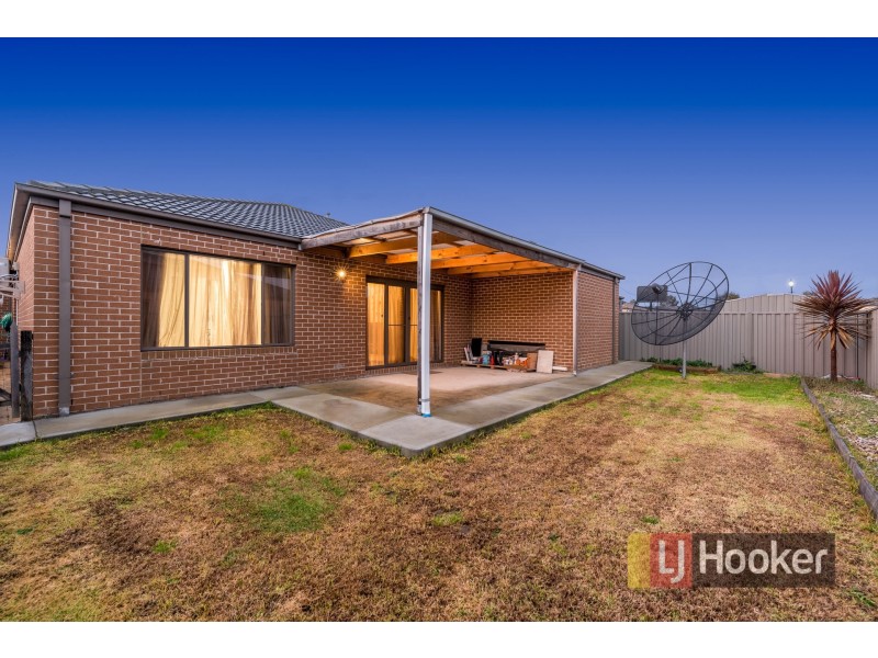 3 Foxhound Grove, Cranbourne East VIC 3977