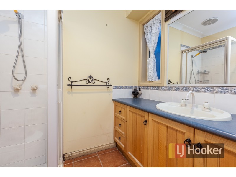 18 Grenfell Rise, Narre Warren South VIC 3805