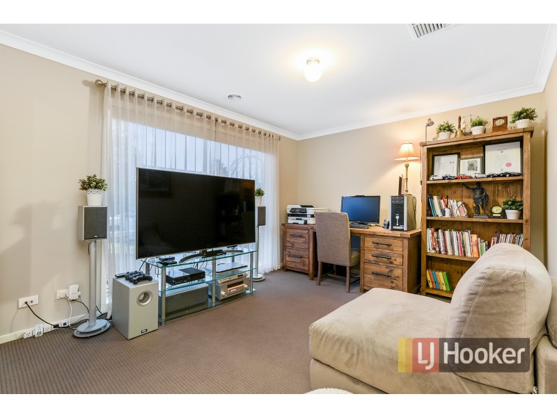 10 Hewitt Street, Cranbourne East VIC 3977