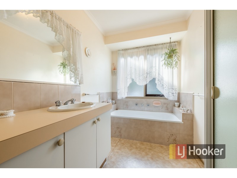 11 Kerrison Drive, Hampton Park VIC 3976