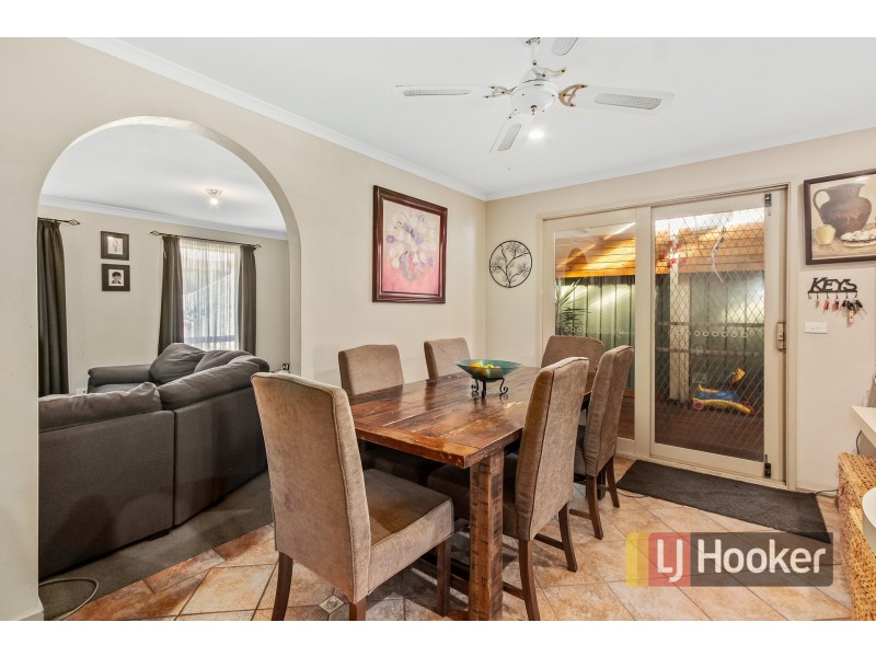 17 Springfield Crescent, Hampton Park VIC 3976