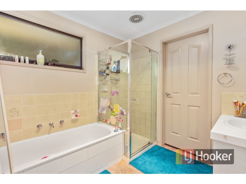 17 Springfield Crescent, Hampton Park VIC 3976
