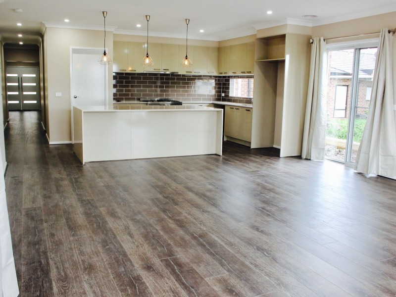 24 Gossamer Way, Narre Warren South VIC 3805