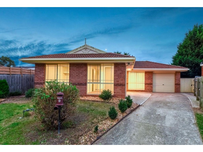 9 Eclipse Court, Hampton Park VIC 3976