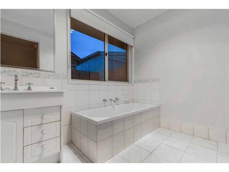 9 Eclipse Court, Hampton Park VIC 3976