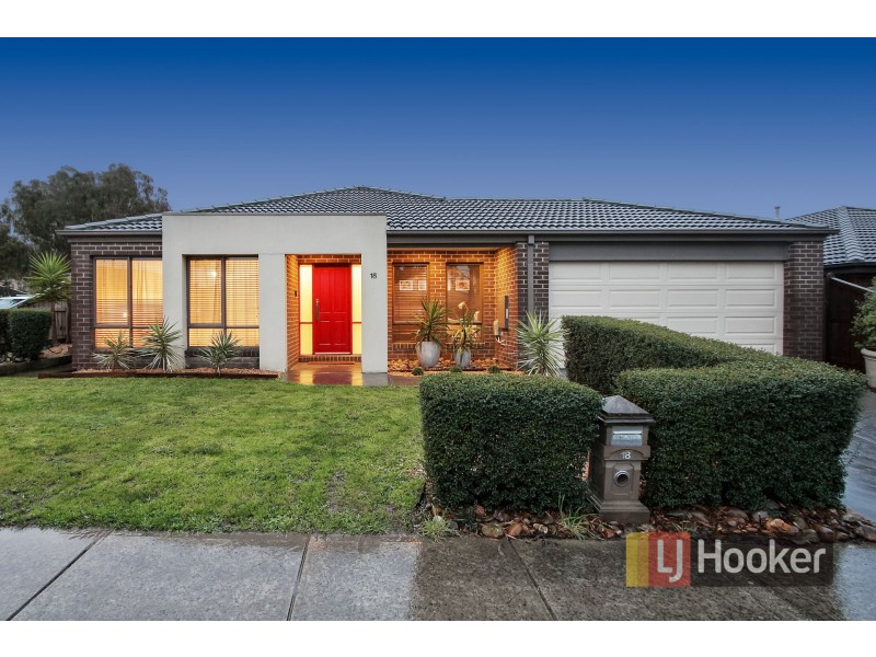 18 Yammerbook Way, Cranbourne East VIC 3977