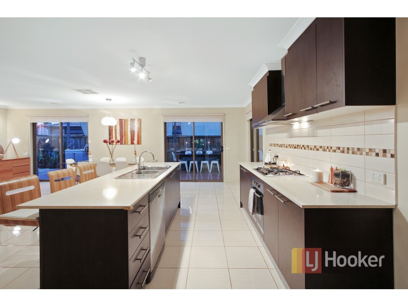 18 Yammerbook Way, Cranbourne East VIC 3977