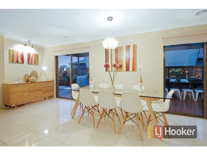 18 Yammerbook Way, Cranbourne East VIC 3977