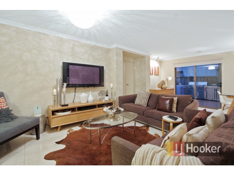 18 Yammerbook Way, Cranbourne East VIC 3977