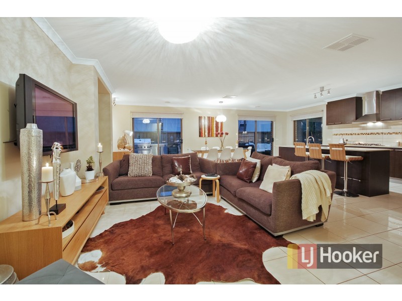 18 Yammerbook Way, Cranbourne East VIC 3977