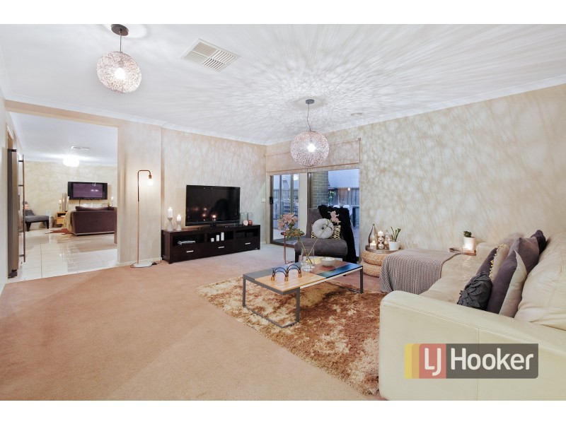 18 Yammerbook Way, Cranbourne East VIC 3977