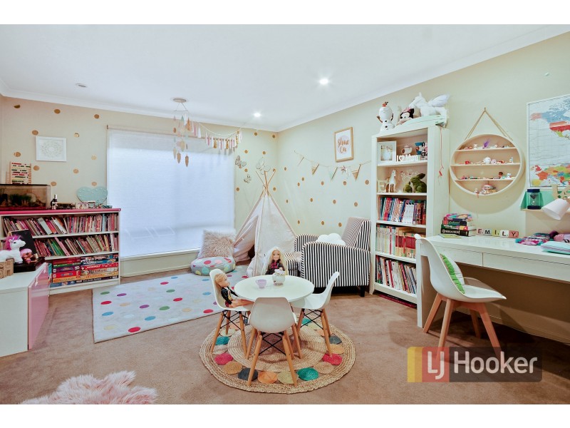 18 Yammerbook Way, Cranbourne East VIC 3977