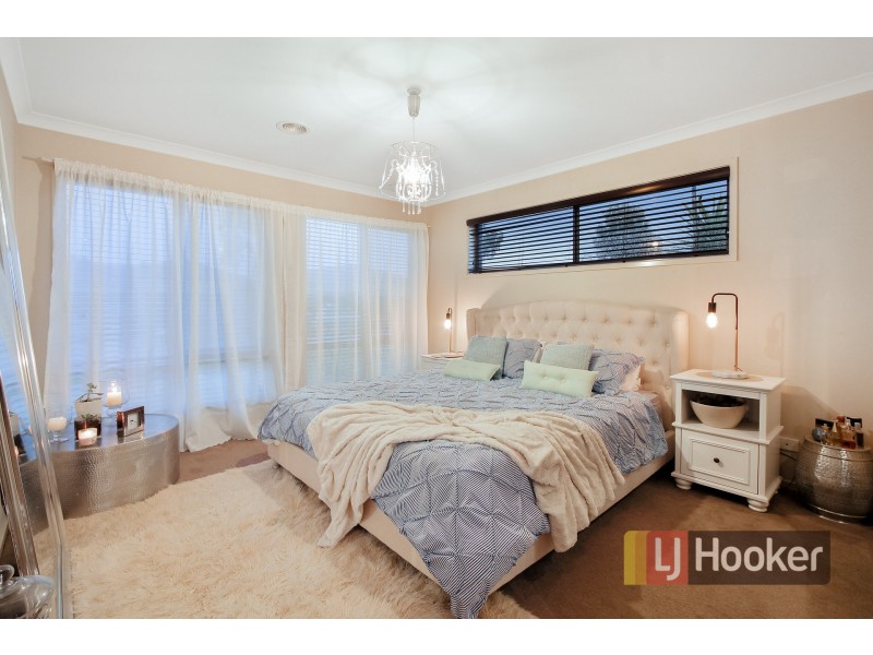 18 Yammerbook Way, Cranbourne East VIC 3977