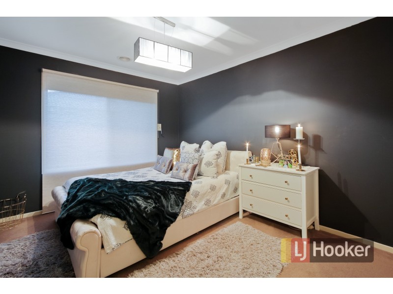 18 Yammerbook Way, Cranbourne East VIC 3977