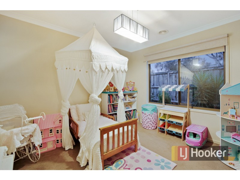 18 Yammerbook Way, Cranbourne East VIC 3977