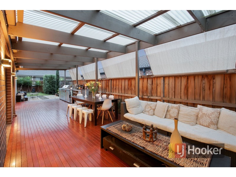 18 Yammerbook Way, Cranbourne East VIC 3977