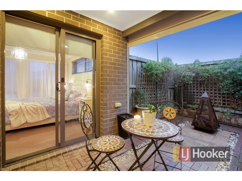 18 Yammerbook Way, Cranbourne East VIC 3977