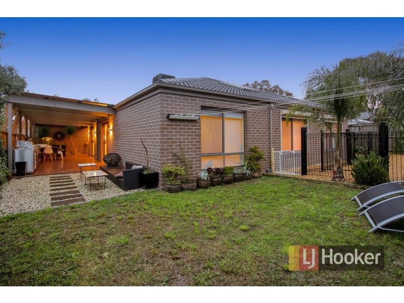 18 Yammerbook Way, Cranbourne East VIC 3977