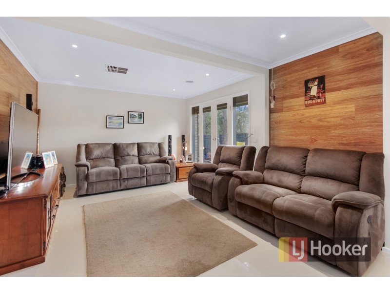 118 Sweeney Drive, Narre Warren VIC 3805