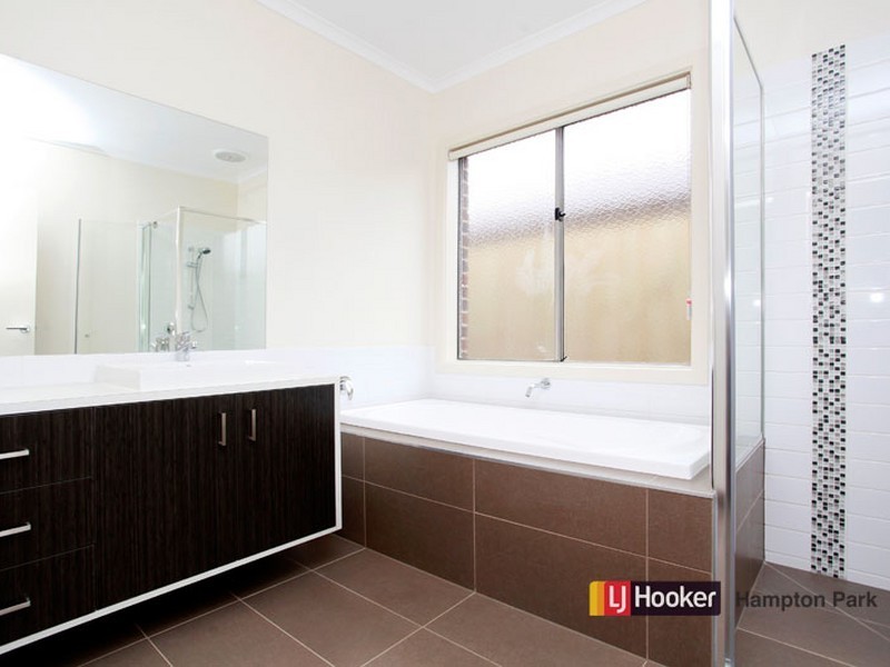 265 Fiorelli Boulevard, Cranbourne East VIC 3977