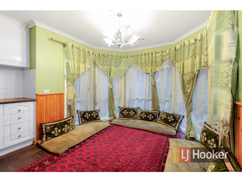 8 Scarborough Drive, Narre Warren South VIC 3805