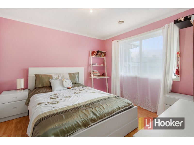 8 Scarborough Drive, Narre Warren South VIC 3805