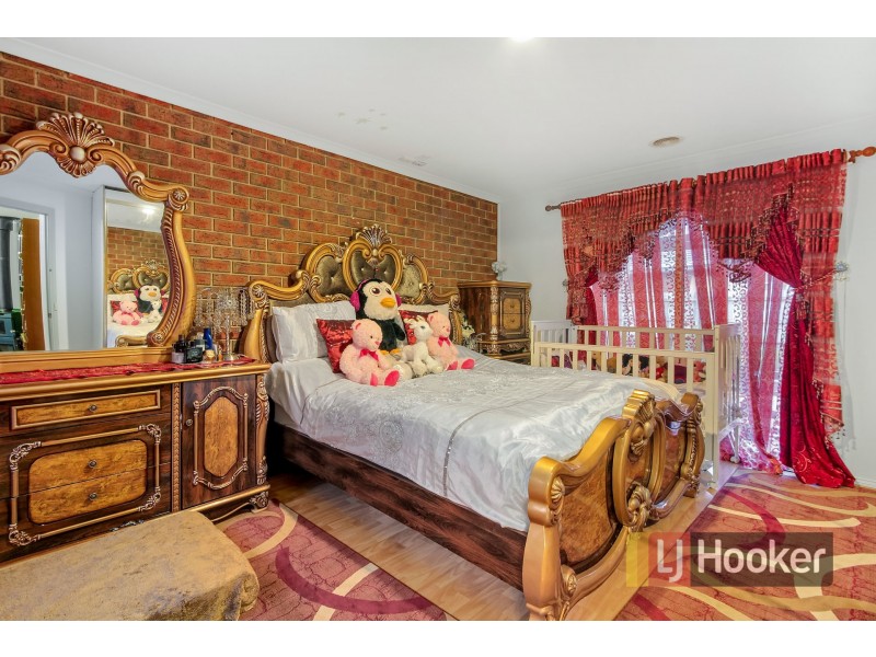 8 Scarborough Drive, Narre Warren South VIC 3805