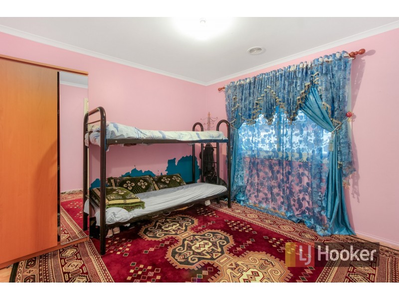 8 Scarborough Drive, Narre Warren South VIC 3805