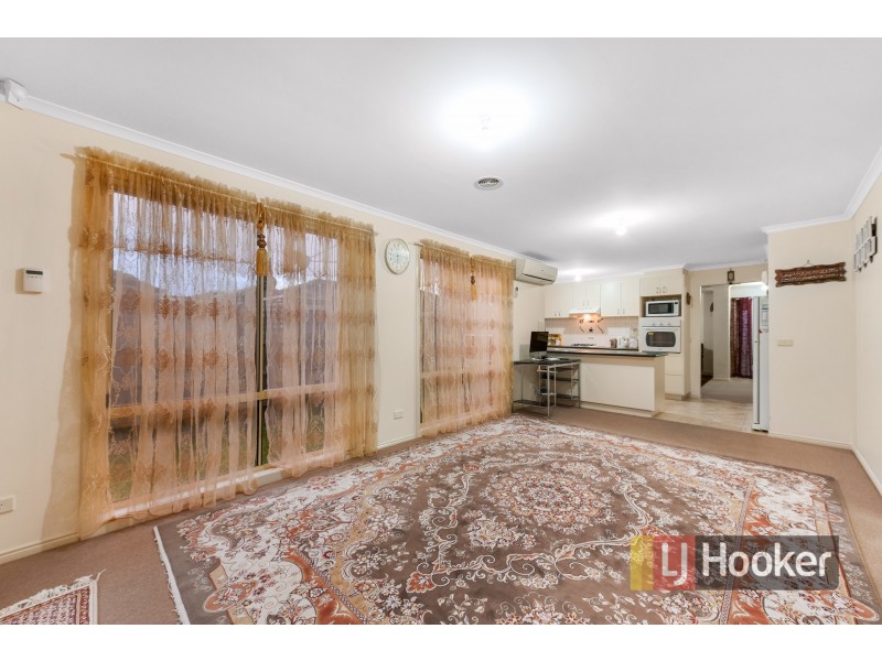 11 Horton Drive, Hampton Park VIC 3976