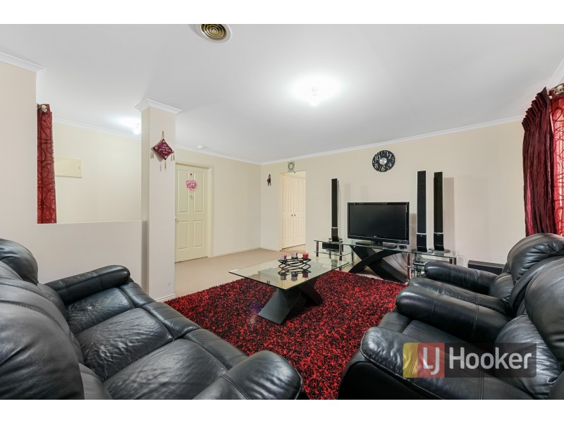 11 Horton Drive, Hampton Park VIC 3976
