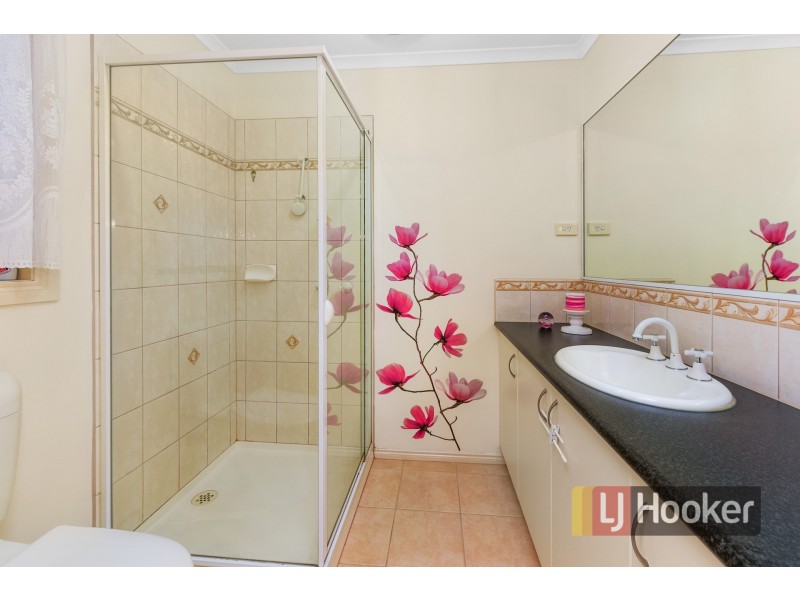 11 Horton Drive, Hampton Park VIC 3976