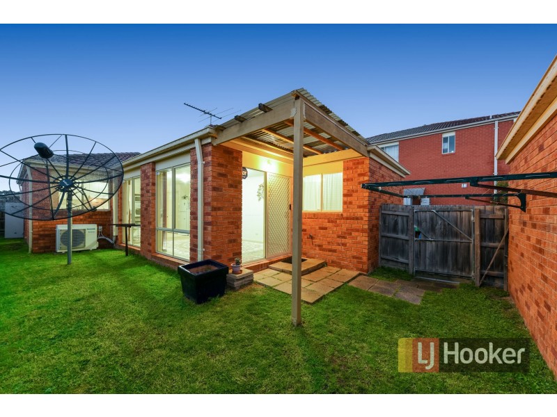11 Horton Drive, Hampton Park VIC 3976