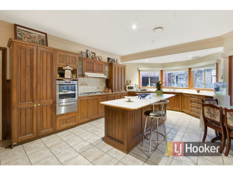 10 Chantell Avenue, Endeavour Hills VIC 3802