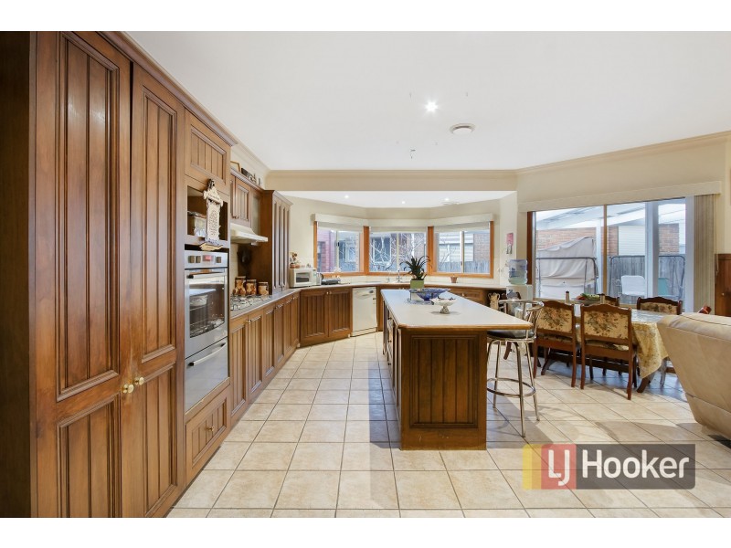 10 Chantell Avenue, Endeavour Hills VIC 3802