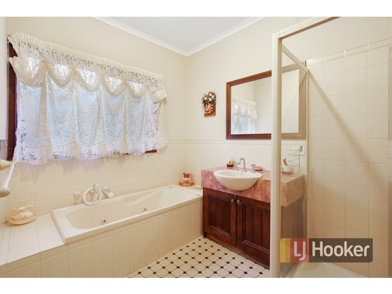 10 Chantell Avenue, Endeavour Hills VIC 3802