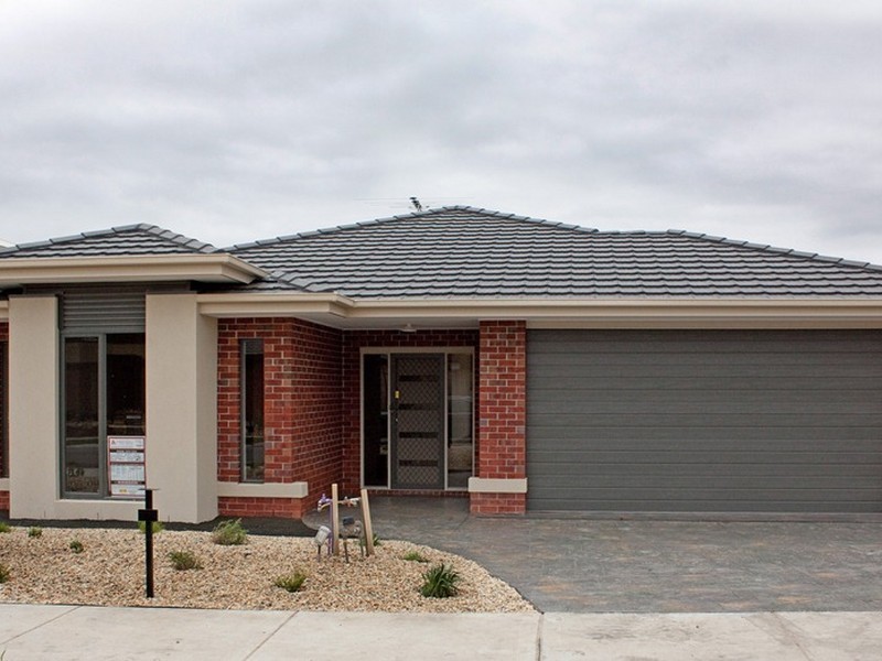 41 Nature Circuit, Cranbourne North VIC 3977