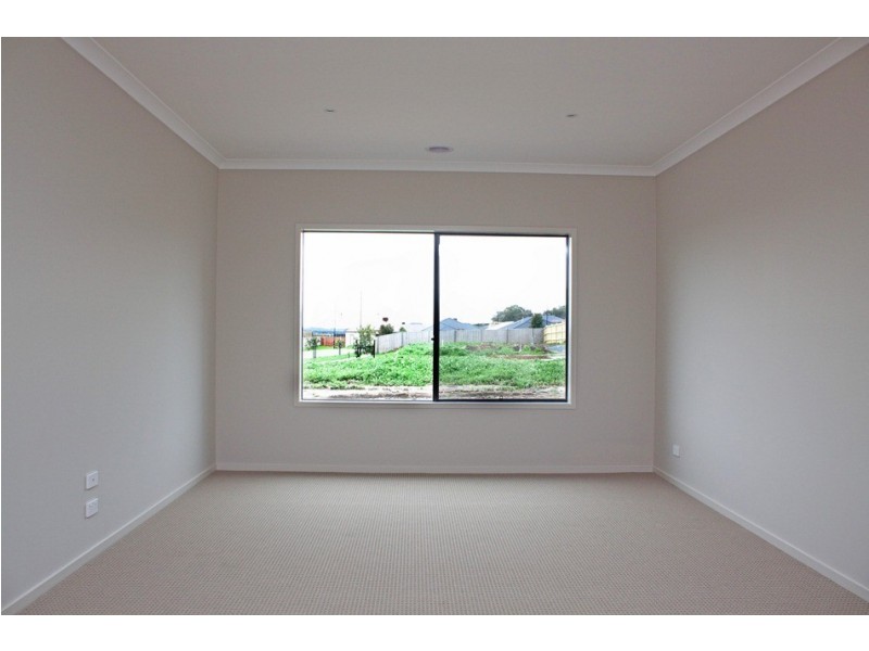 41 Nature Circuit, Cranbourne North VIC 3977