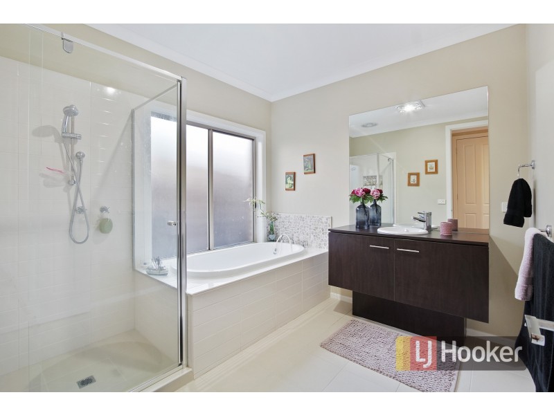 21 Mermaid Grove, Lyndhurst VIC 3975