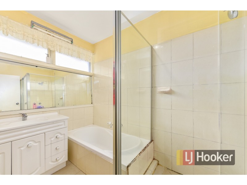 2 Vanessa Drive, Hampton Park VIC 3976