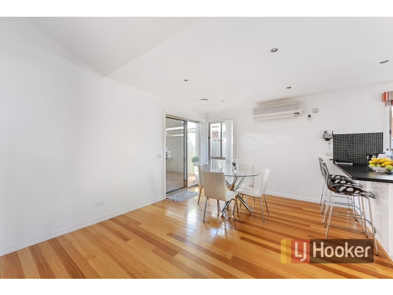 20 Paringa Boulevard, Meadow Heights VIC 3048