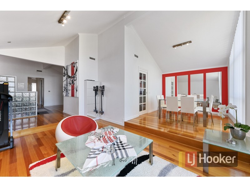 20 Paringa Boulevard, Meadow Heights VIC 3048